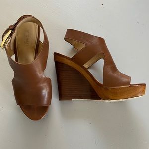 Michael Michael Kors tan wedge with gold buckle